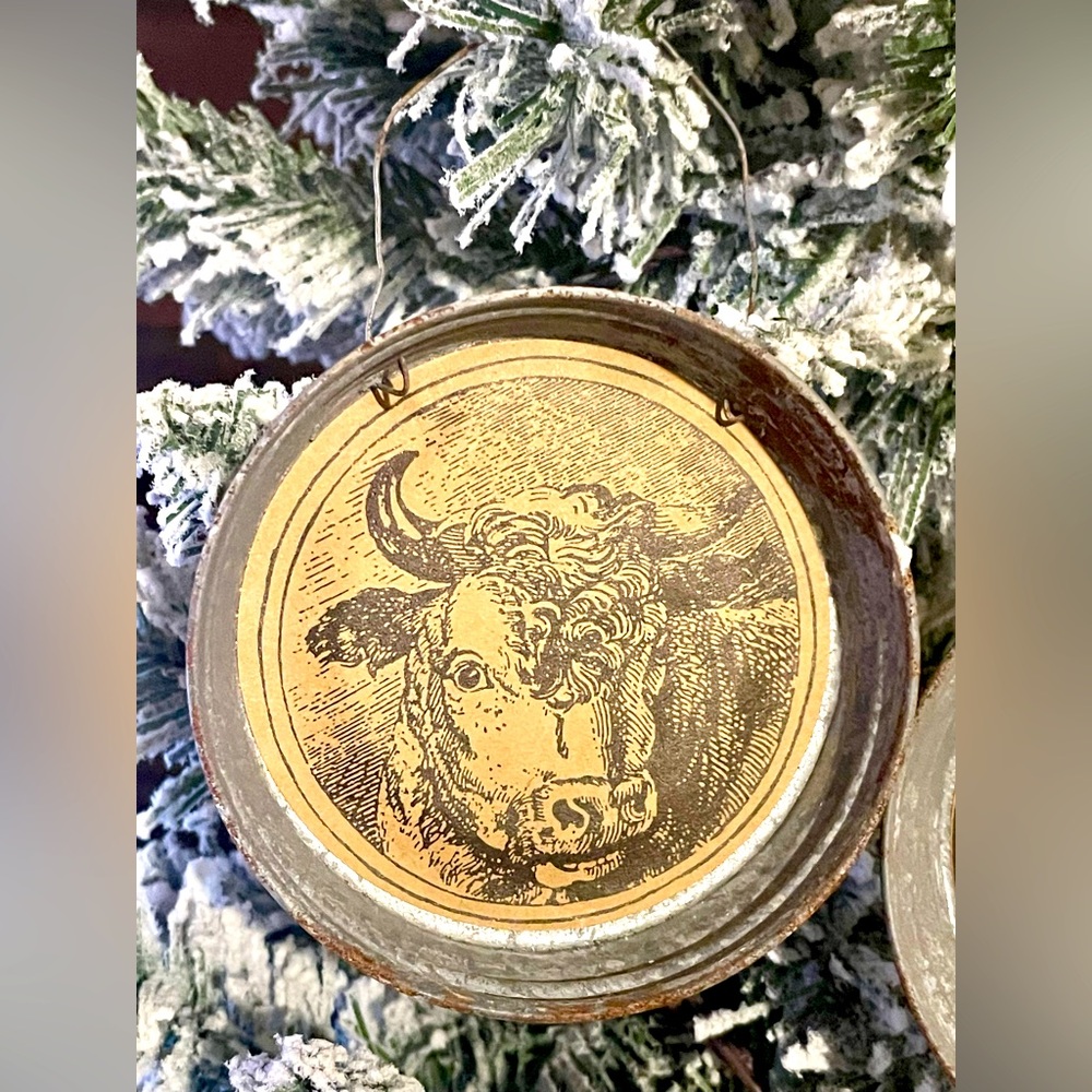 *Farm Faces Metal Jar Lid Bull Ornament